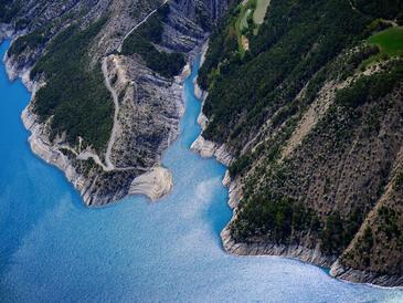Lac de Serre-Ponçon - Haute Alpes © Etienne Pierart